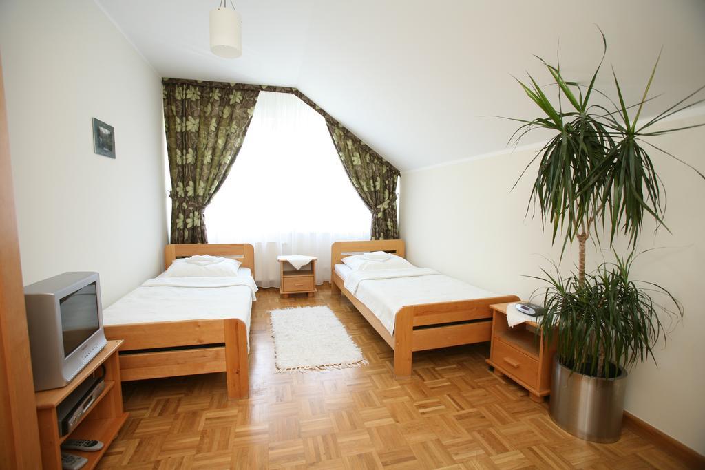 Pokoje Hotelowe Azyl Kąty Wrocławskie Habitación foto